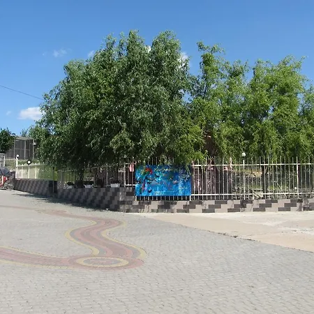 Mini Leon Inn Lalovo